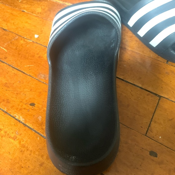 Men’s Adidas slides size 8 Black - Picture 8 of 9